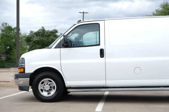 2019 Chevrolet Express - Image 8 of 21