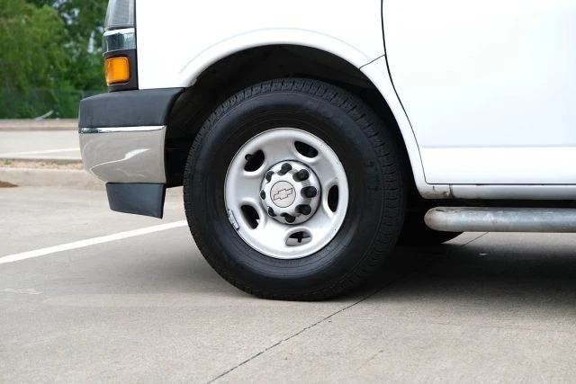 2019 Chevrolet Express - Image 10 of 21