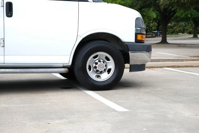 2019 Chevrolet Express - Image 14 of 21