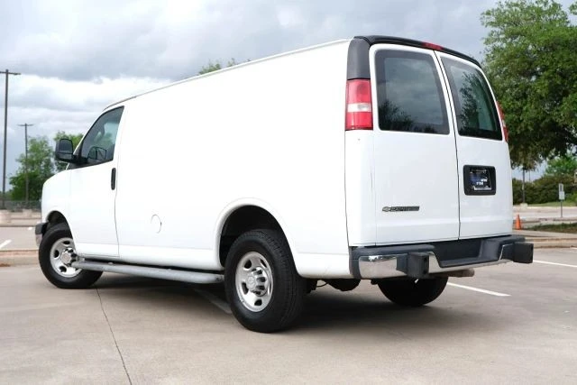 2019 Chevrolet Express - Image 15 of 21