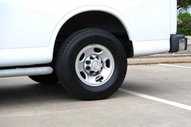 2019 Chevrolet Express - Image 11 of 21
