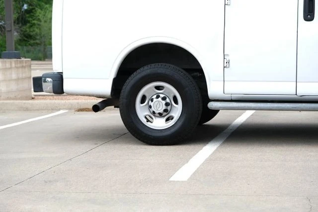 2019 Chevrolet Express - Image 13 of 21