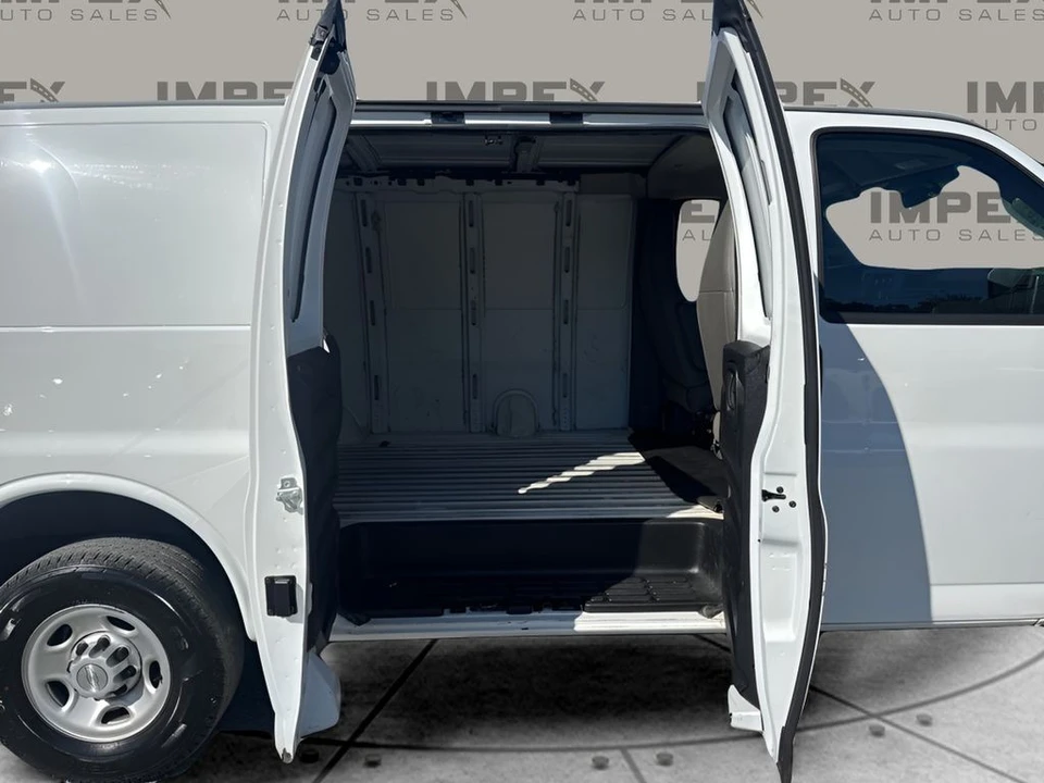 2019 Chevrolet Express - Image 21 of 21