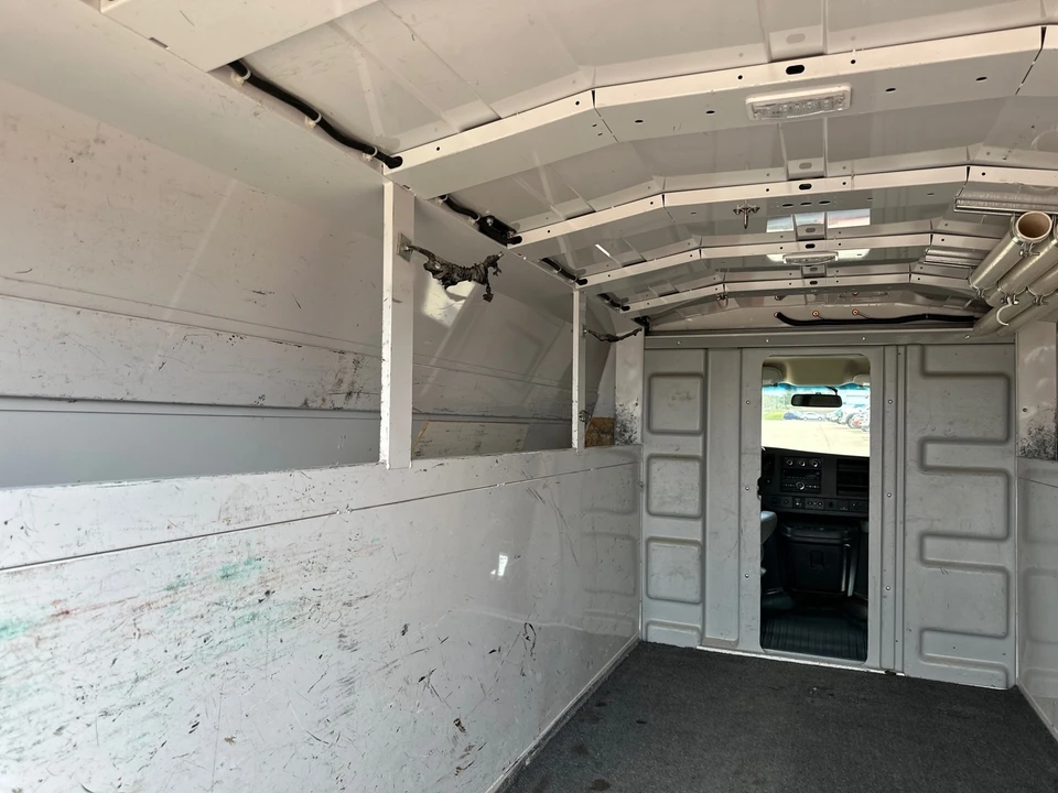 2019 Chevrolet Express - Image 13 of 21