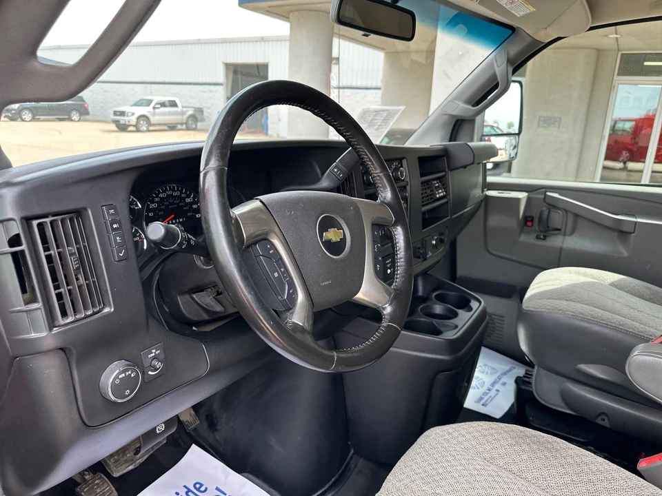 2019 Chevrolet Express - Image 17 of 21
