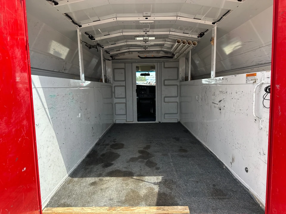 2019 Chevrolet Express - Image 14 of 21