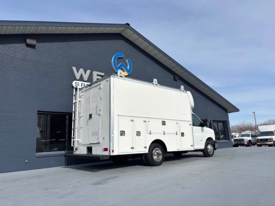 2019 Chevrolet Express - Image 6 of 12