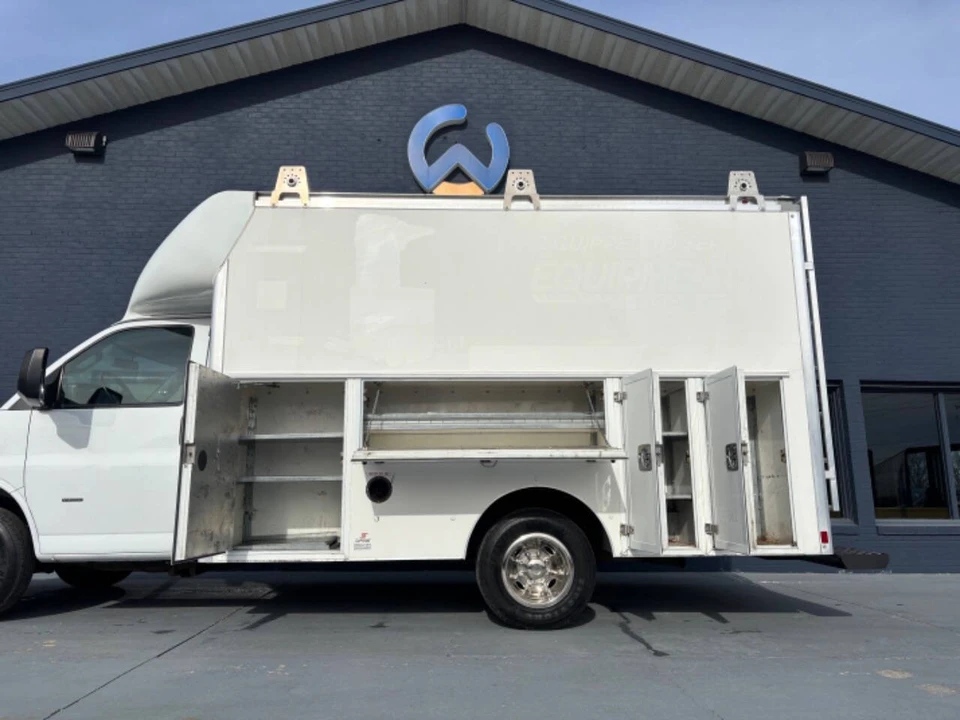 2019 Chevrolet Express - Image 8 of 12