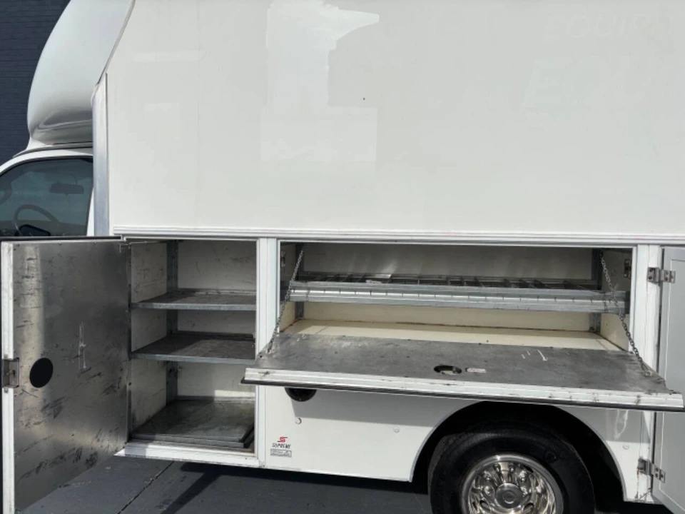 2019 Chevrolet Express - Image 9 of 12
