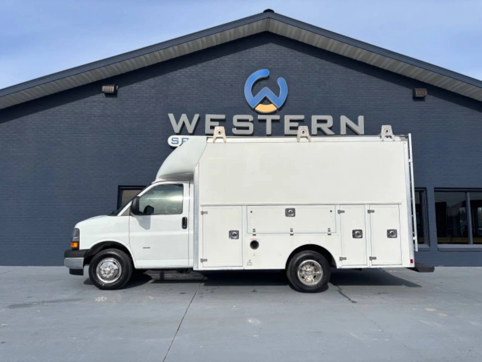 2019 Chevrolet Express - Image 4 of 12