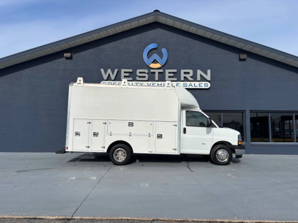 2019 Chevrolet Express - Image 2 of 12