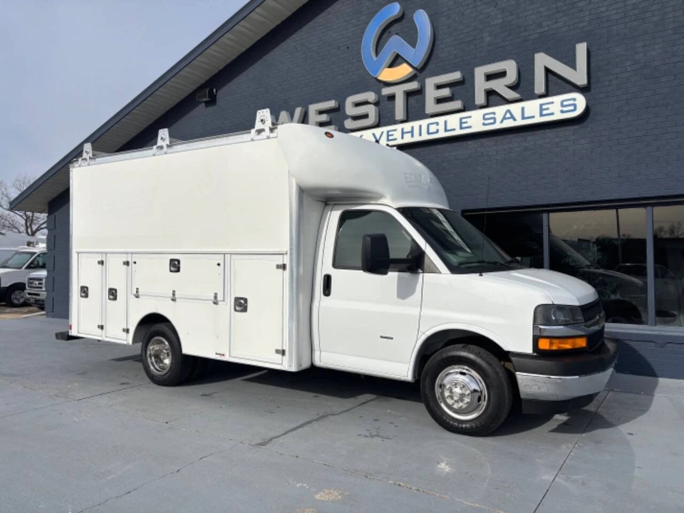 2019 Chevrolet Express - Image 5 of 12