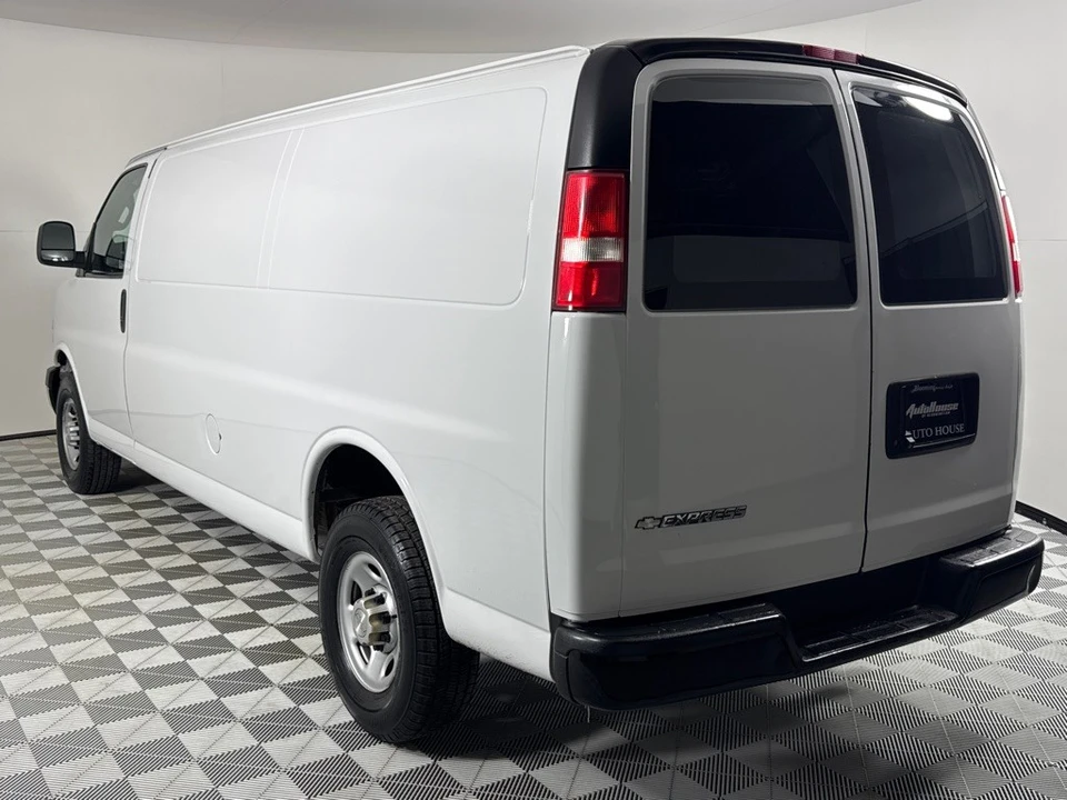 2019 Chevrolet Express - Image 6 of 12