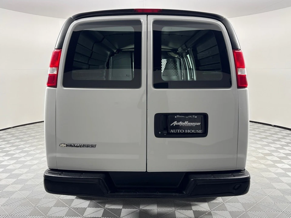 2019 Chevrolet Express - Image 5 of 12