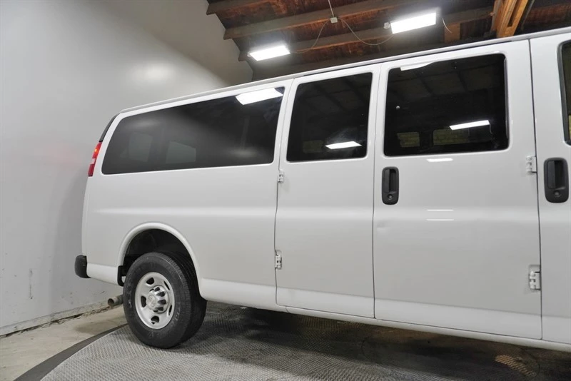 2019 Chevrolet Express - Image 9 of 21