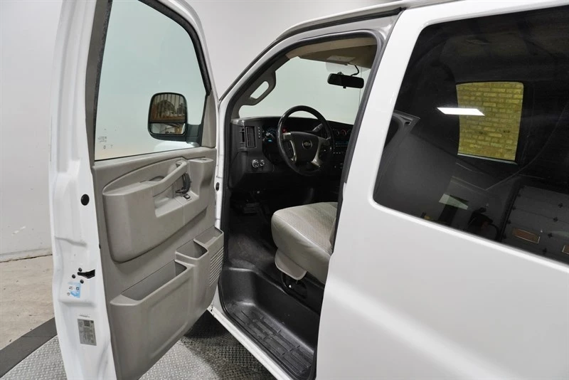2019 Chevrolet Express - Image 20 of 21
