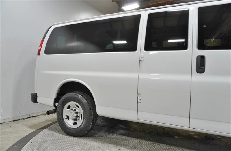 2019 Chevrolet Express - Image 10 of 12