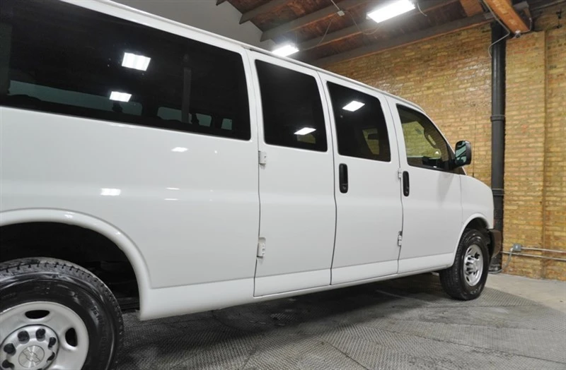2019 Chevrolet Express - Image 15 of 21