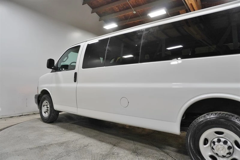2019 Chevrolet Express - Image 21 of 21