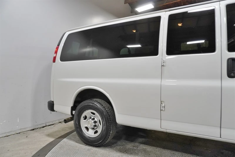 2019 Chevrolet Express - Image 11 of 21