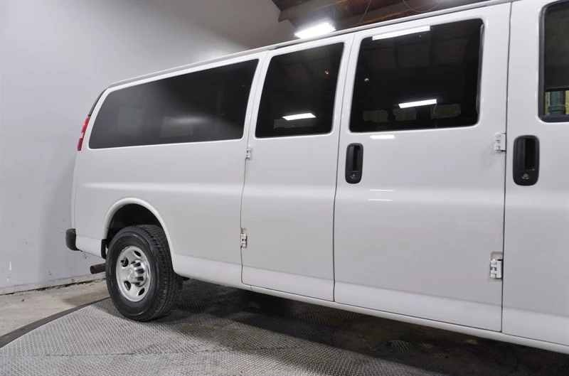 2019 Chevrolet Express - Image 10 of 21
