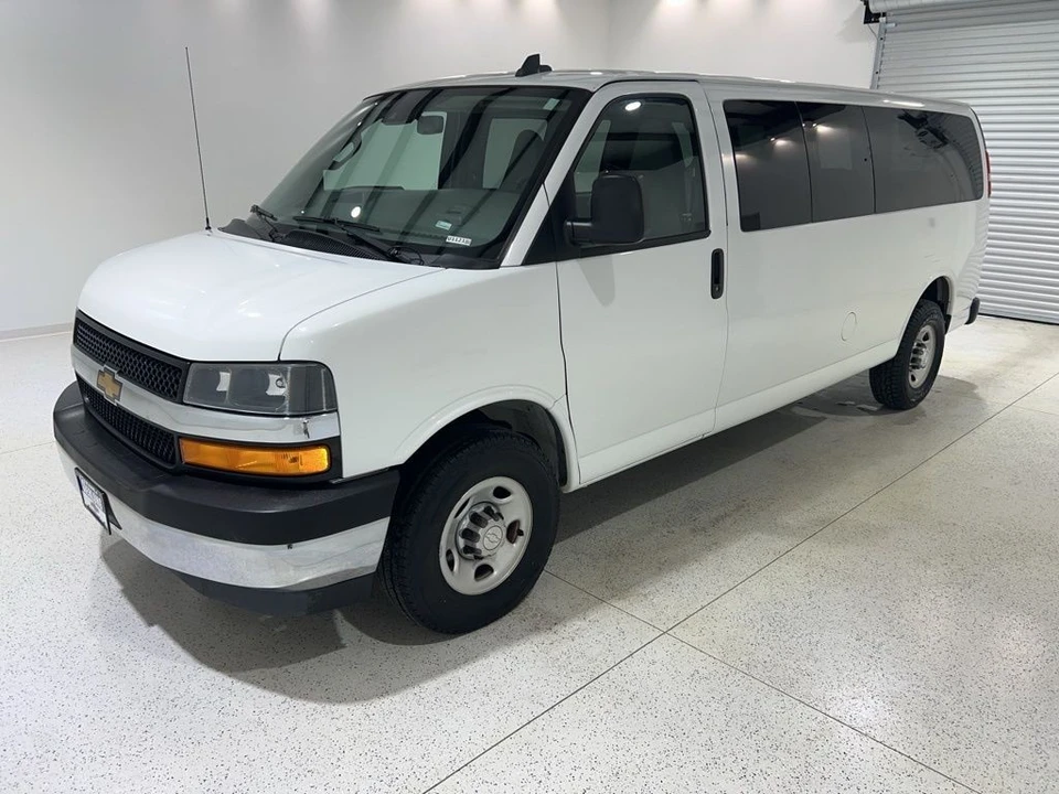 2019 Chevrolet Express - Image 8 of 21