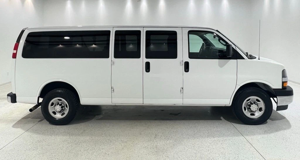 2019 Chevrolet Express - Image 5 of 21