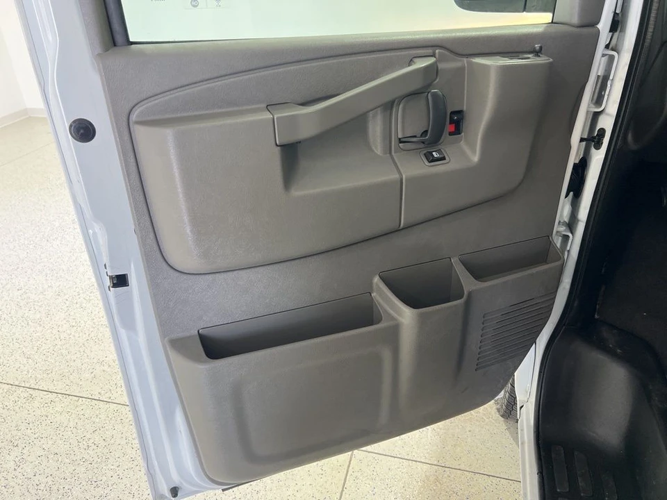 2019 Chevrolet Express - Image 15 of 21