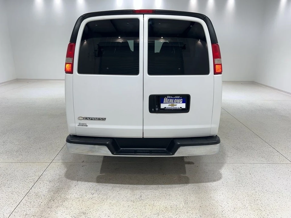 2019 Chevrolet Express - Image 3 of 21