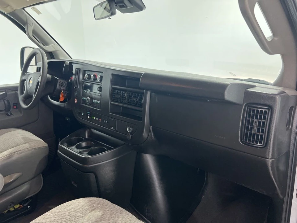 2019 Chevrolet Express - Image 20 of 21
