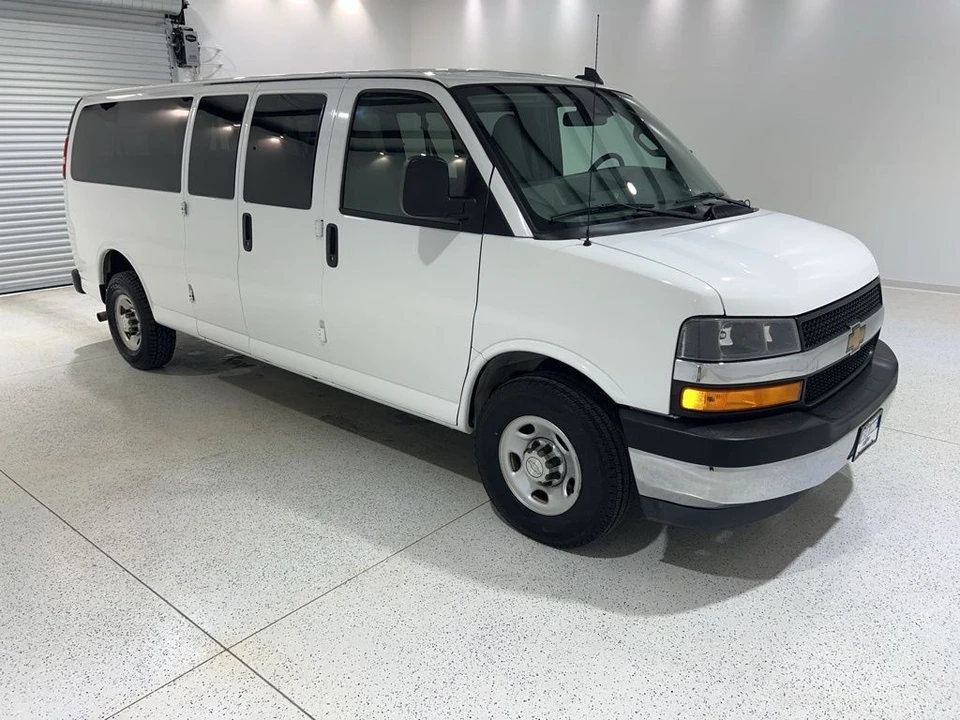 2019 Chevrolet Express - Image 6 of 21