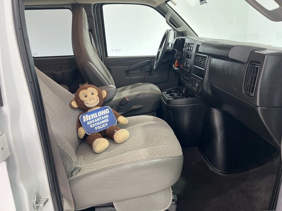 2019 Chevrolet Express - Image 19 of 21