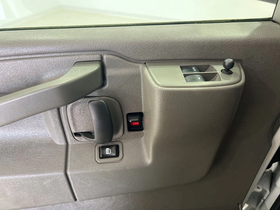 2019 Chevrolet Express - Image 16 of 21