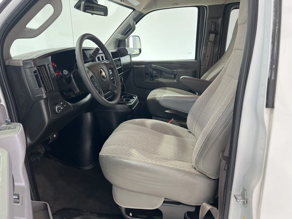 2019 Chevrolet Express - Image 13 of 21