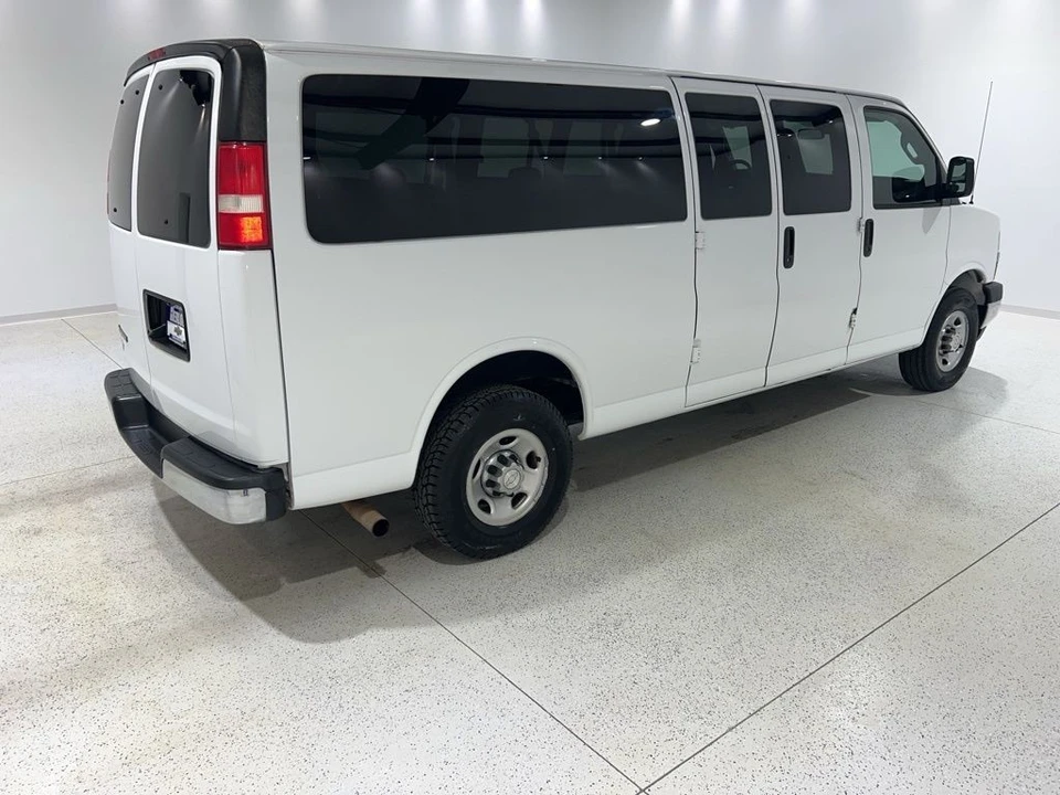 2019 Chevrolet Express - Image 4 of 21