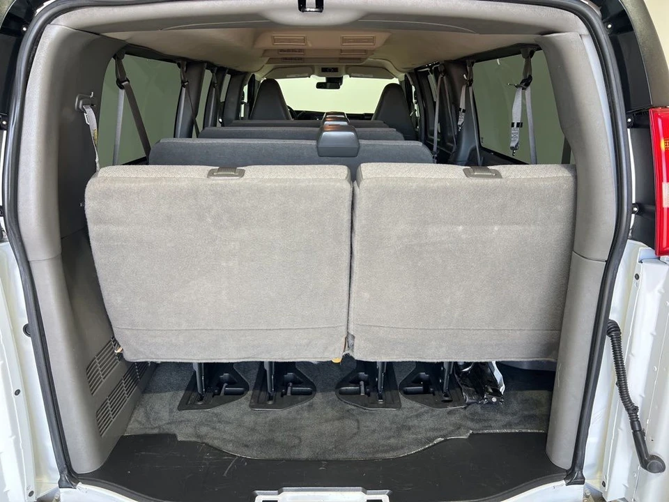 2019 Chevrolet Express - Image 17 of 21