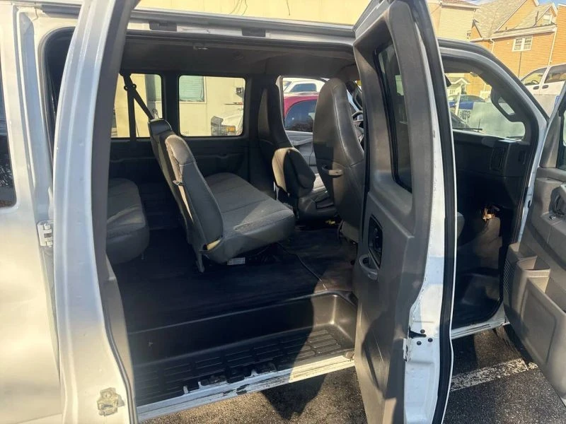 2019 Chevrolet Express - Image 11 of 12