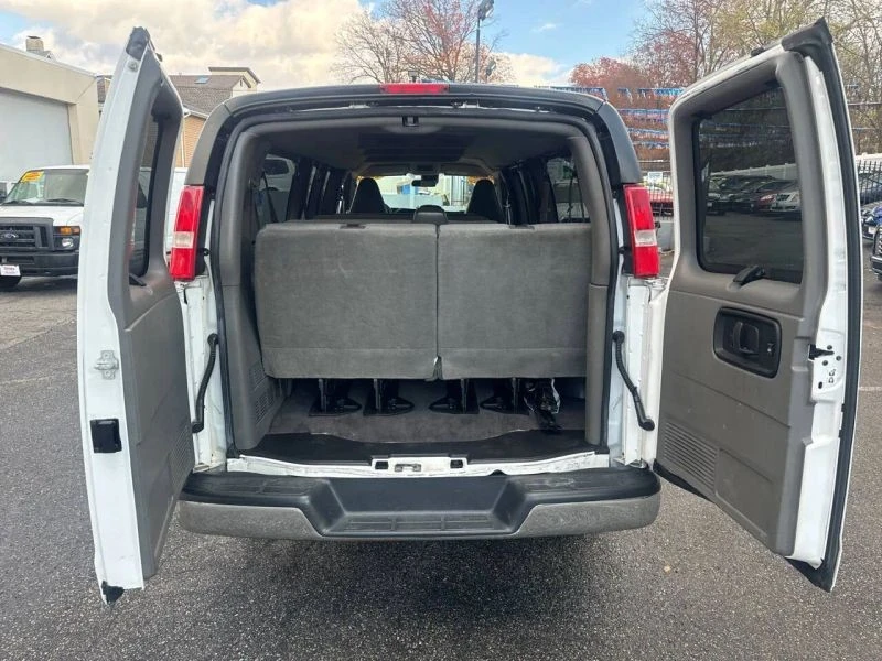 2019 Chevrolet Express - Image 4 of 12