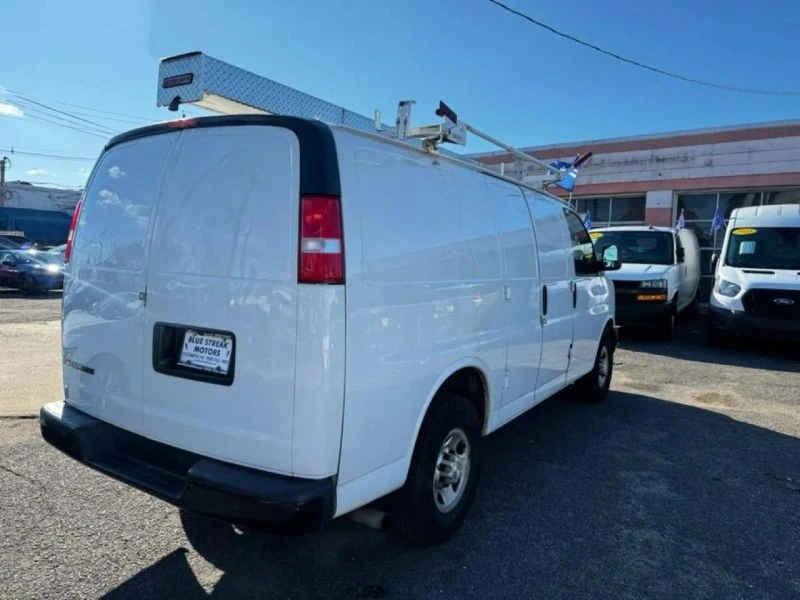 2019 Chevrolet Express - Image 10 of 12