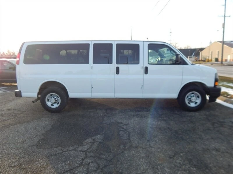 2019 Chevrolet Express - Image 6 of 12