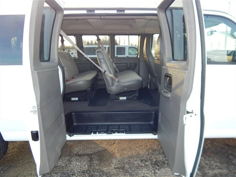 2019 Chevrolet Express - Image 11 of 12