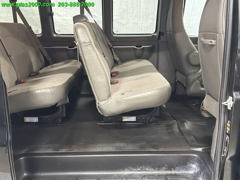 2019 Chevrolet Express - Image 10 of 20