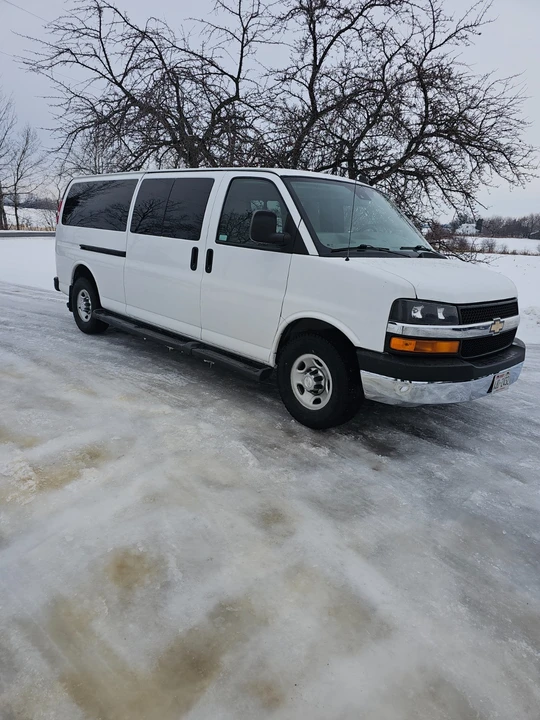 2019 Chevrolet Express - Image 2 of 8