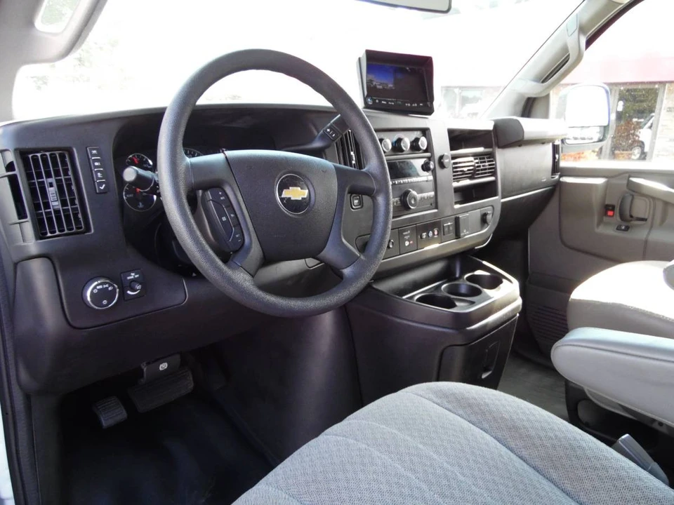 2019 Chevrolet Express - Image 16 of 21
