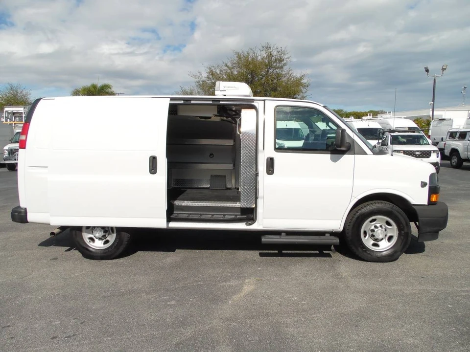 2019 Chevrolet Express - Image 13 of 21