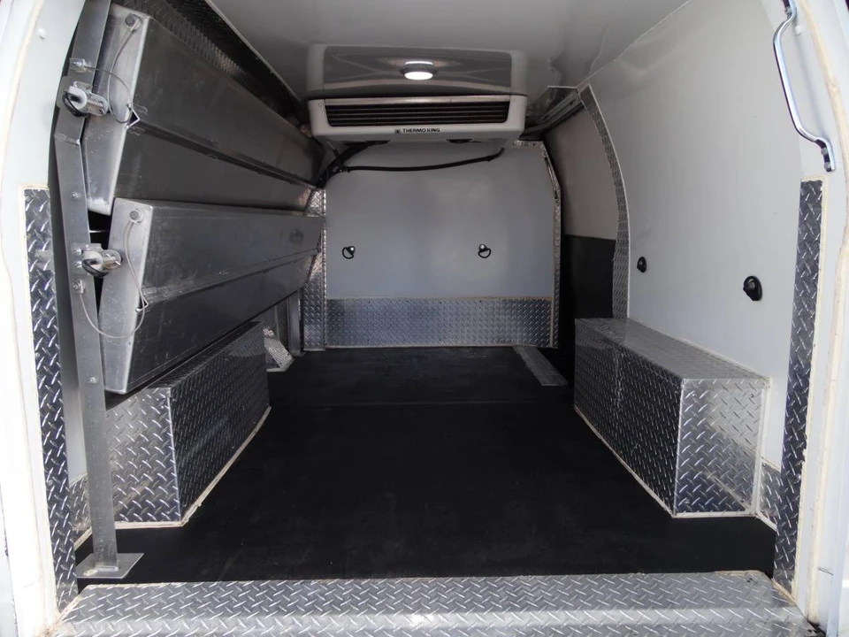 2019 Chevrolet Express - Image 8 of 21