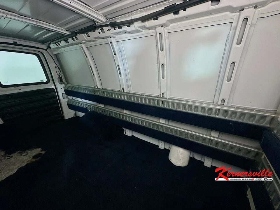 2019 Chevrolet Express - Image 14 of 21