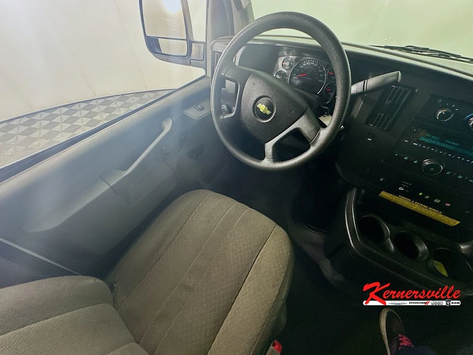 2019 Chevrolet Express - Image 9 of 21