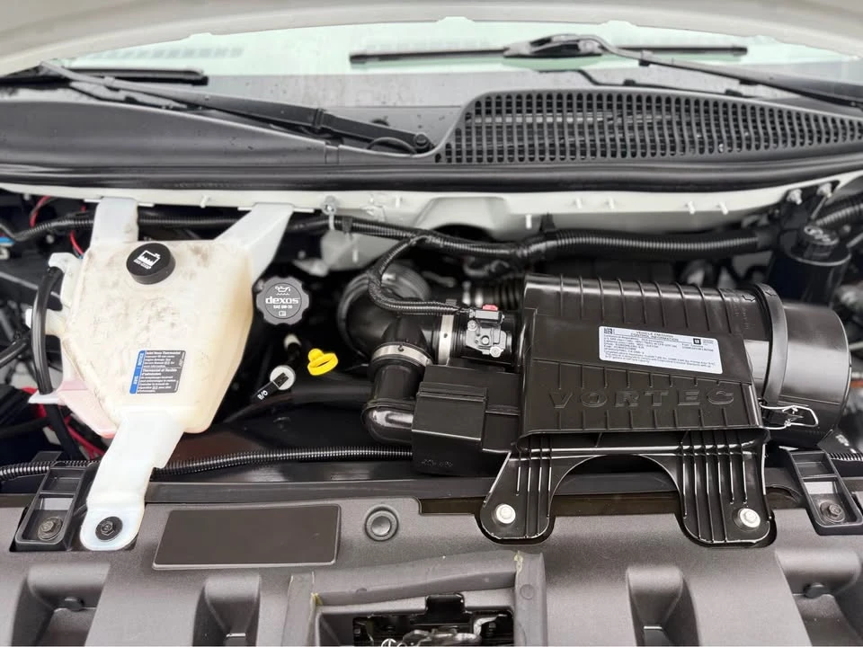 2019 Chevrolet Express - Image 15 of 20