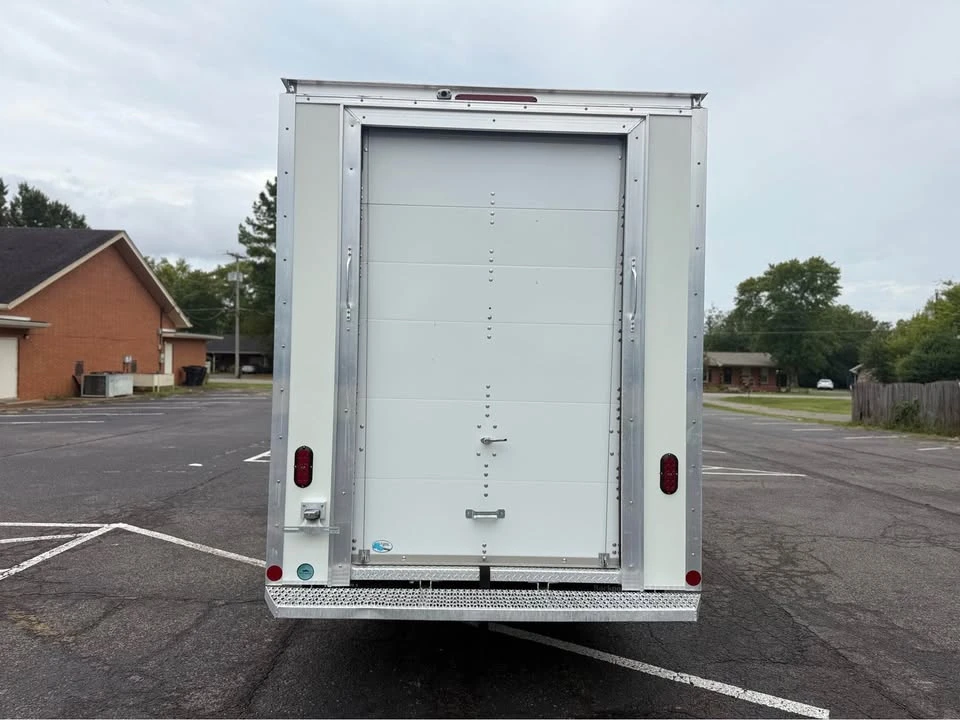 2019 Chevrolet Express - Image 8 of 20